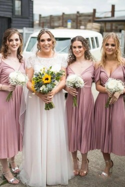 A-Line Short V Neck Modest Bridesmaid Dresses 902158