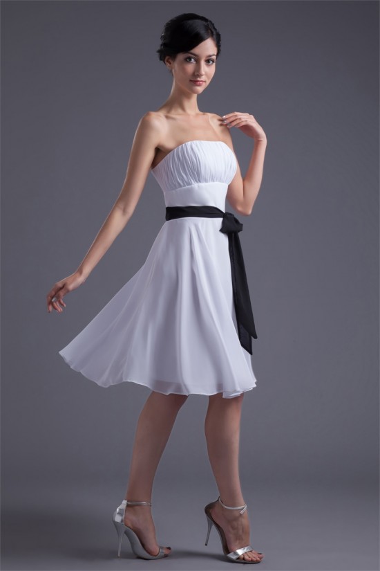 Knee-Length Strapless Sleeveless Chiffon Short White Bridesmaid Dresses 02010494