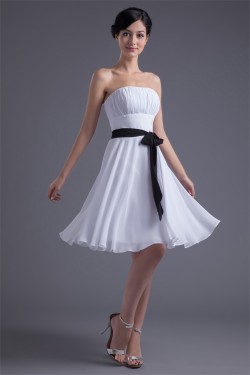 Knee-Length Strapless Sleeveless Chiffon Short White Bridesmaid Dresses 02010494