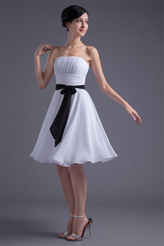 Knee-Length Strapless Sleeveless Chiffon Short White Bridesmaid Dresses 02010494 Knee-Length Strapless Sleeveless Chiffon Short White Bridesmaid Dresses 02010494