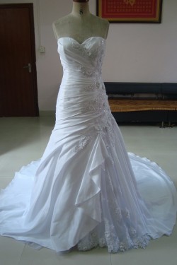 A-line Sweetheart Chapel Train Applique Bridal Wedding Dresses WD010050