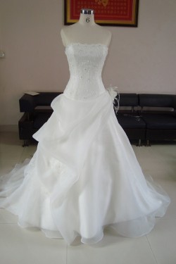 A-line Strapless Chapel Train Beaded Bridal Wedding Dresses WD010058