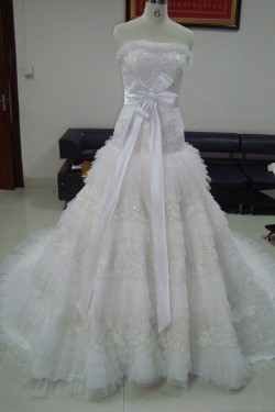 A-line Strapless Chapel Train Bridal Wedding Dresses WD010060