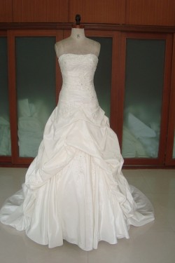 Ball Gown Strapless Chapel Train Bridal Wedding Dresses WD010062