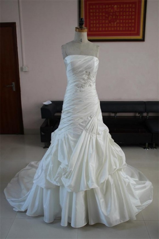 A-line Strapless Chapel Train Bridal Wedding Dresses WD010079 A-line Strapless Chapel Train Bridal Wedding Dresses WD010079