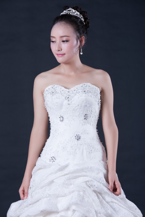 A-line Sweetheart Cathedral Train Beaded Bridal Wedding Dresses WD010403 A-line Sweetheart Cathedral Train Beaded Bridal Wedding Dresses WD010403
