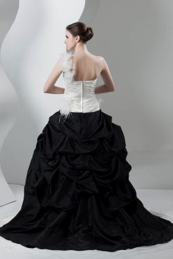 Ball Gown Black White Beading Sleeveless One-Shoulder Wedding Dresses 2030648
