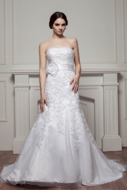 Fashionable Sleeveless A-Line Beaded Lace Strapless Wedding Dresses 2030706