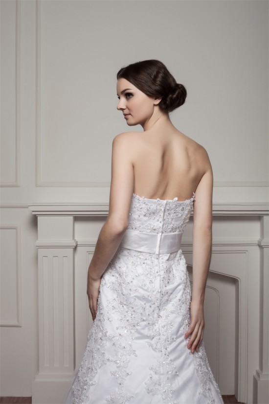 Fashionable Sleeveless A-Line Beaded Lace Strapless Wedding Dresses 2030706